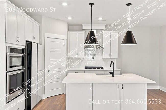 Photo - 206 Woodward St