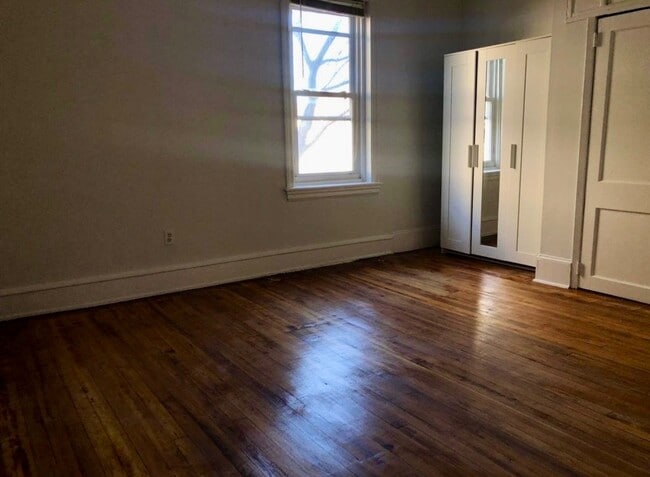 Building Photo - 236 S 45th St Unit 2R