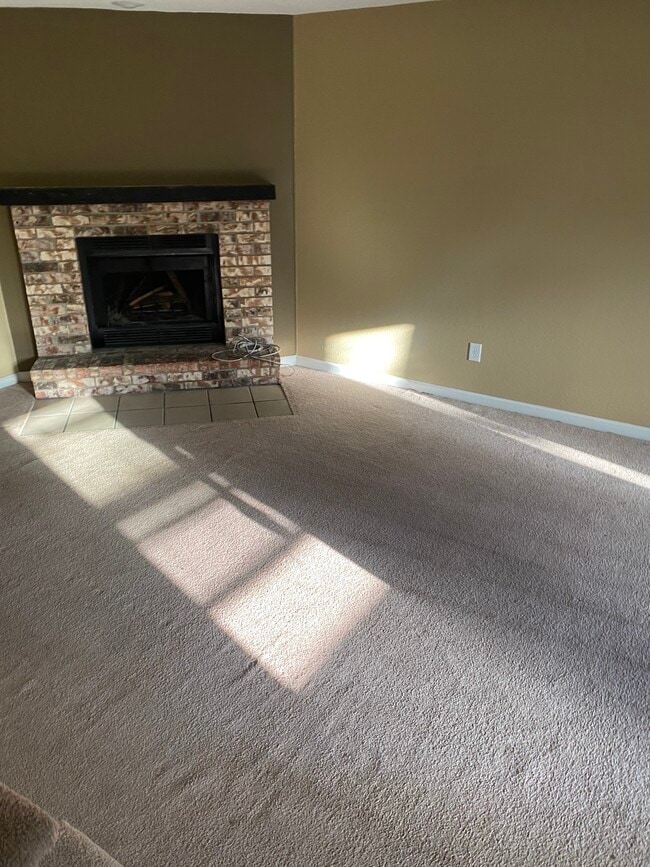 Photo - 118 NE Greystone Dr