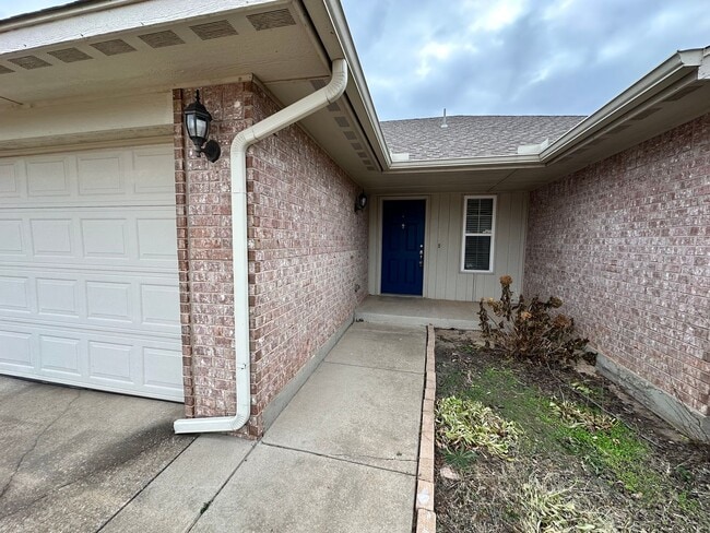 Photo - Charming 3bed/2bath House Available in OKC/Del City!!