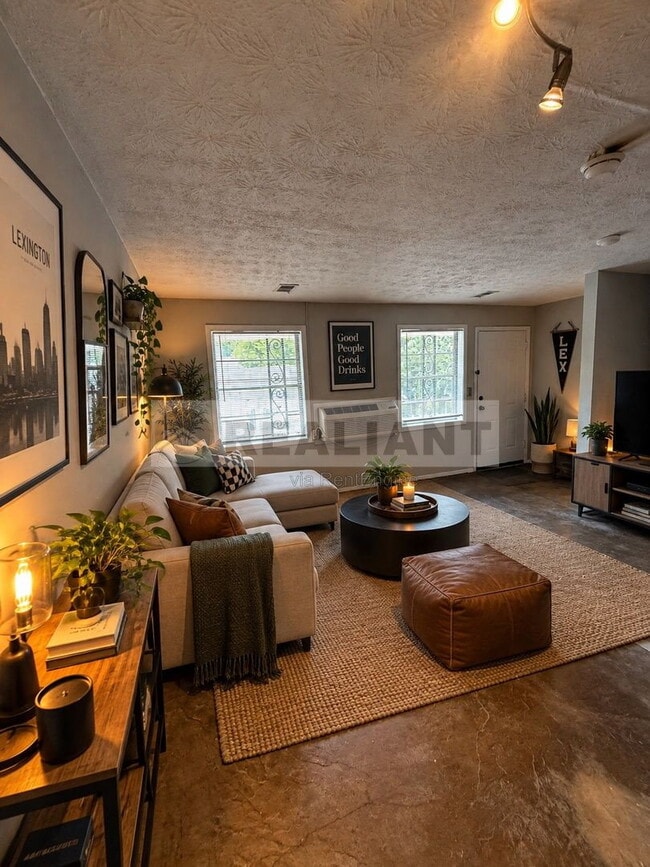 Building Photo - 468 N Limestone Unit 13
