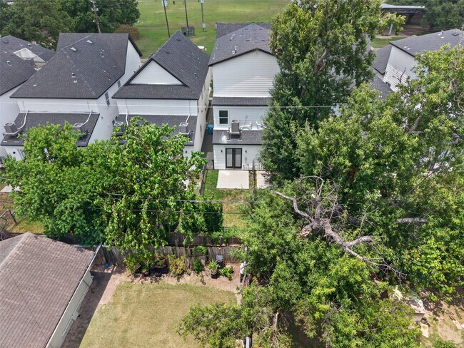 Photo - 3229 Real St