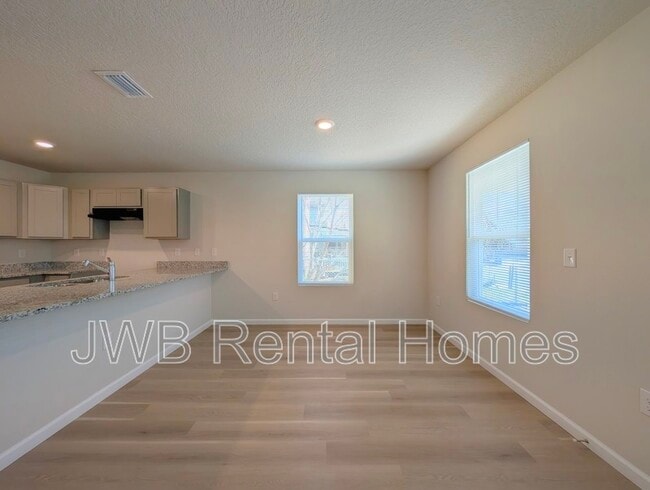 Photo - 2153 Woodside St