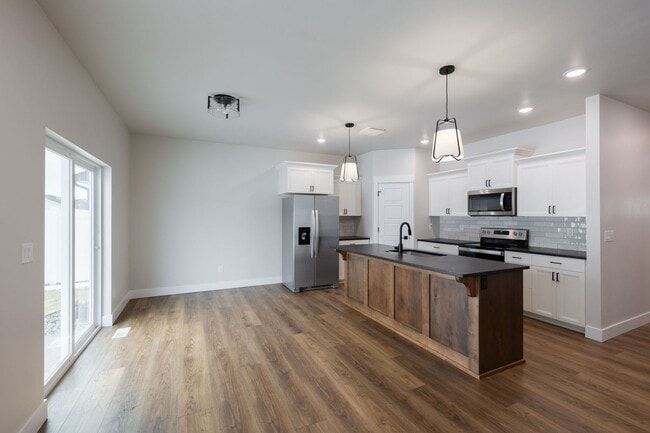 Photo - BEAUTIFUL 3 Bed 2 Bath Twin home in Sugar city!