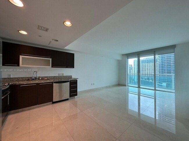 Building Photo - 950 Brickell Bay Dr Unit 2609 Rental