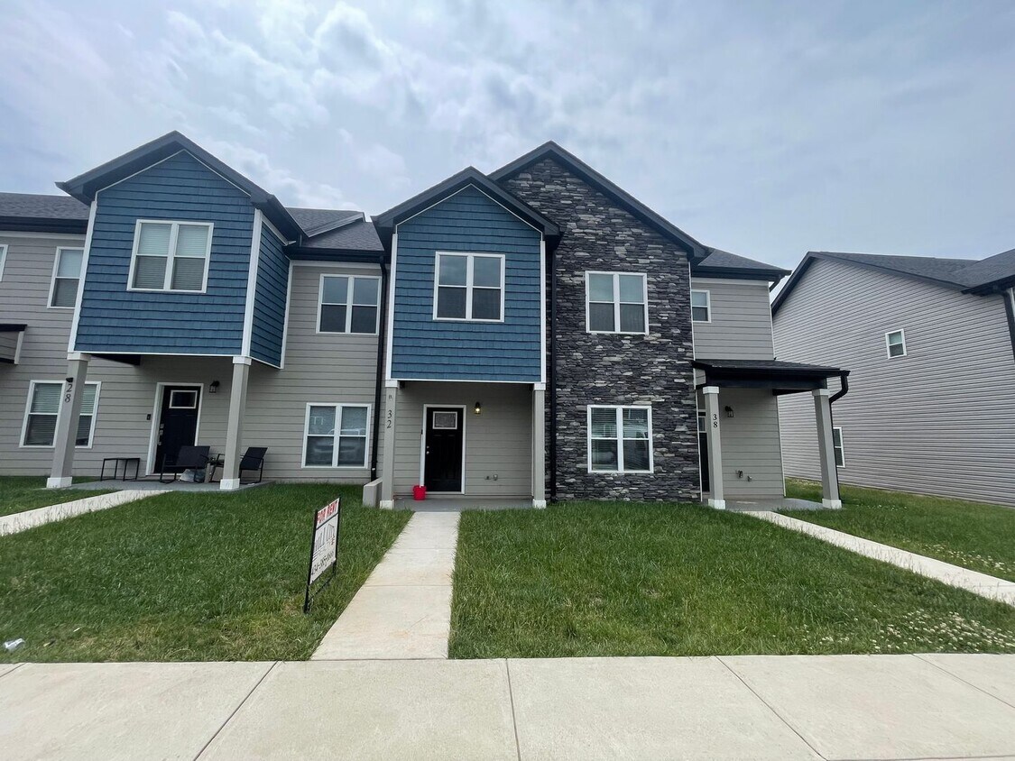 Blue Ridge Commons Townhome - Blue Ridge Commons Townhome