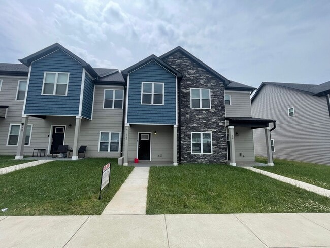 Blue Ridge Commons Townhome - Blue Ridge Commons Townhome
