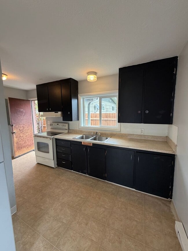 Building Photo - 1 month free with a signed 1 year lease, 2 Bed 1 Bath Duplex with Detached Garage