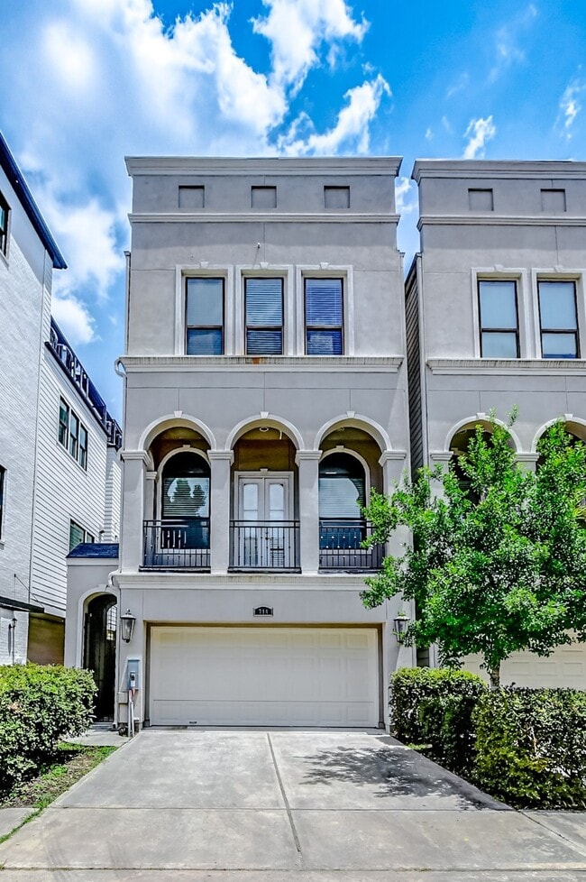 Photo - 714 Fargo St