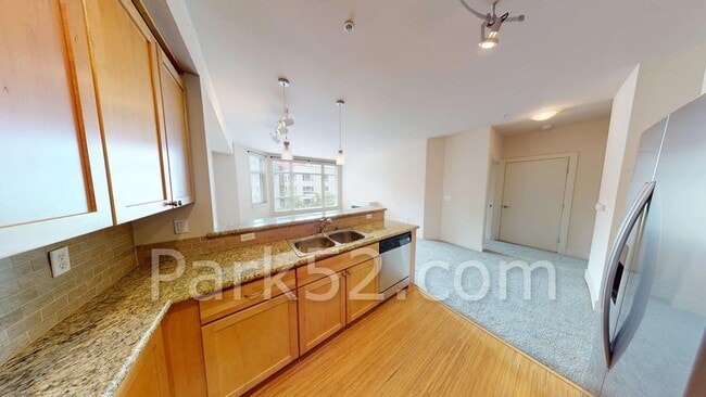 Photo - $250 Discount!! 1 Bedroom Condo in Downtow...