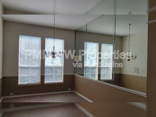 Photo - 2400 Spillway Cir