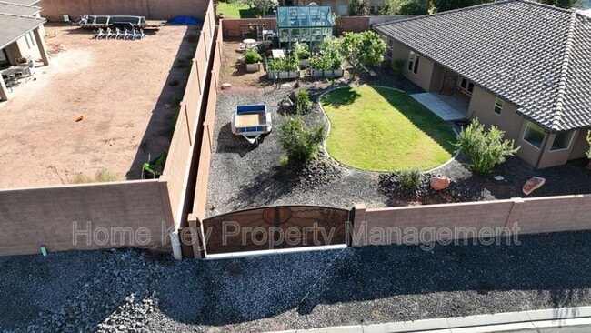 157 E Foothill Dr