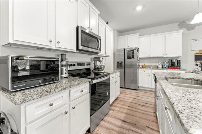 Photo - 1840 Fabian Wy SW