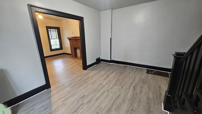 Photo - 52-56-56 Rowland Ave Unit 52