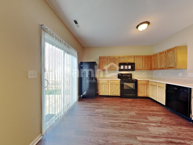 9735 Thomas Ln