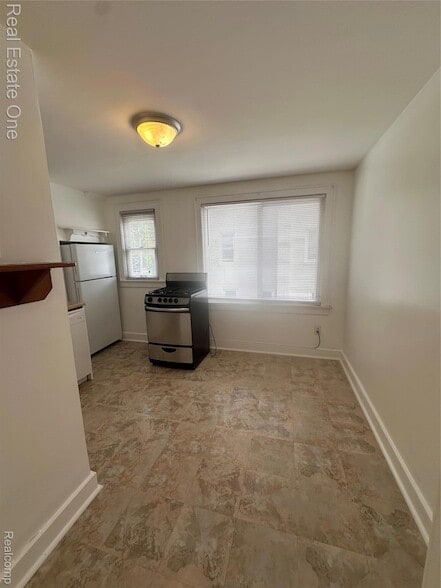 Photo - 122 W Houstonia Ave