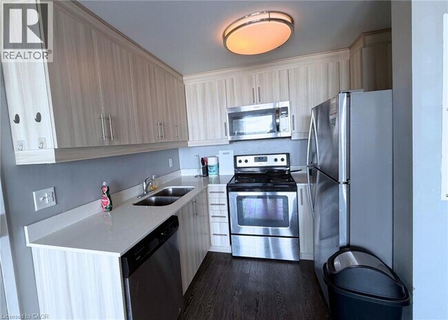 Photo - 158 King St N Unité 8- 2604