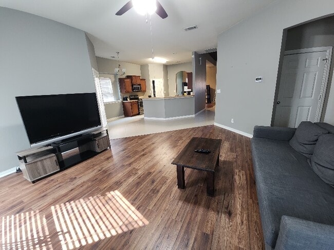 Photo - 1008 Raleigh Path