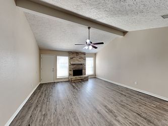 Photo - 100 Maple Leaf Dr