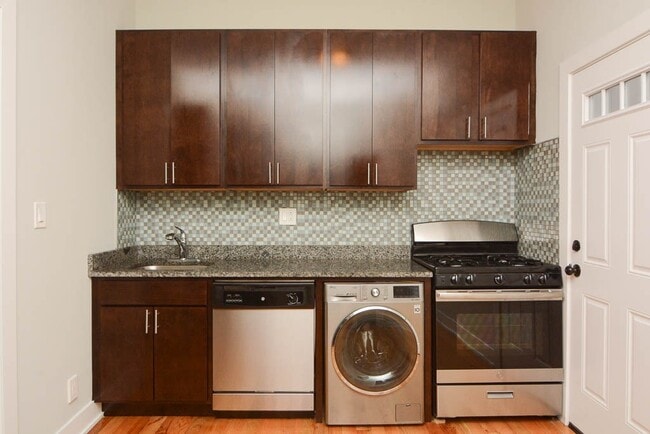 Building Photo - 636 W Oak St Unit A02C Rental