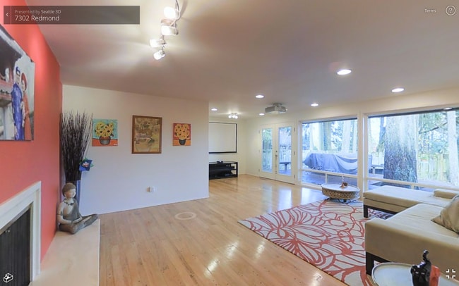 Sala de estar amplia y luminosa - 7302 139th PL NE