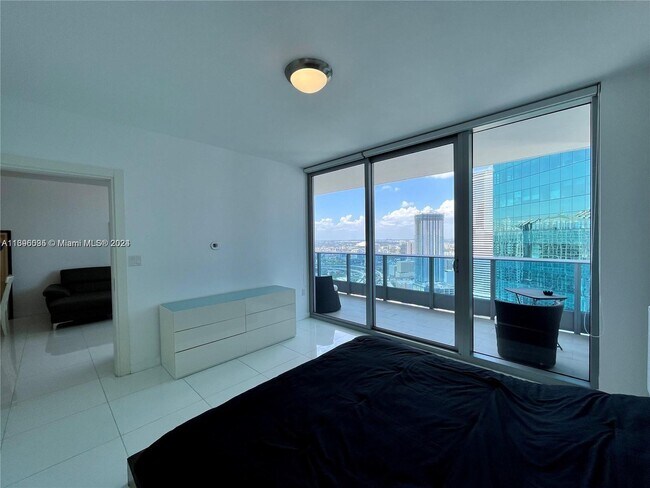 Photo - 200 Biscayne Boulevard Way