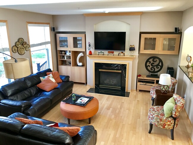 Photo - Beautiful 3 Br / 2.5 Ba TH w/ Granite Counters, Hdwd Flrs, 2 Car Garage in Eden Prairie!
