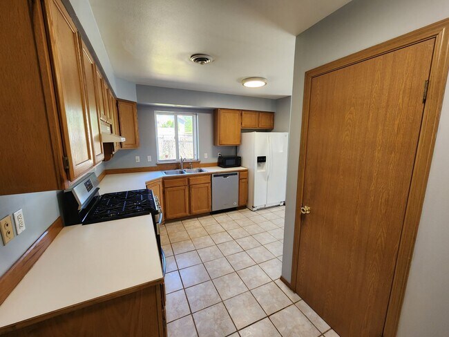 Photo - Lynnwood/Martha Lake 3 bedroom Rambler on ...