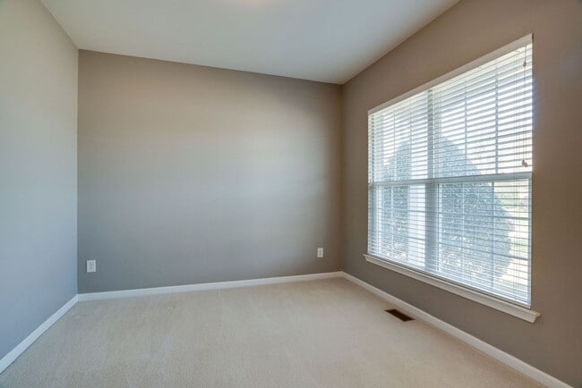 Photo - AVAILABLE NOW! 3- or 4-bed/3.5-bath in Bre...