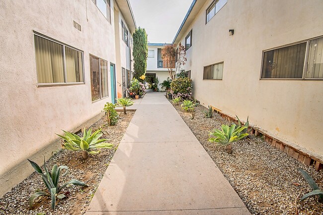 Photo - 919 S Flower St