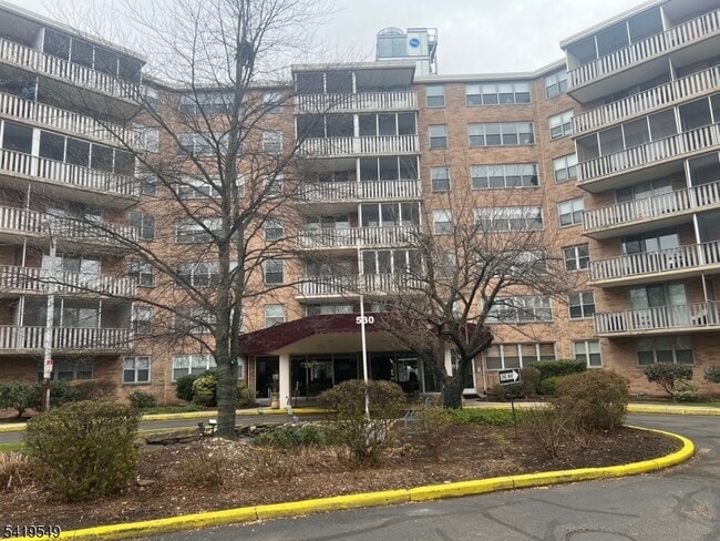 Building Photo - 530 Valley Rd