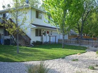 Photo - 3 bed, 2 bath - Spacious upstairs duplex o...