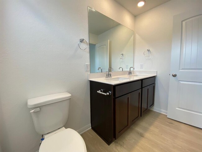 Photo - 205 Saide St