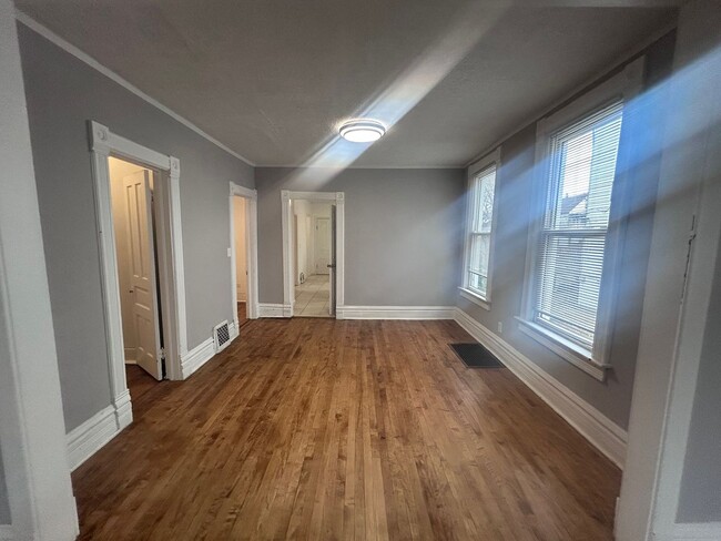 Photo - 3331 N Whipple St Unit 1