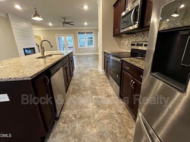 Photo - 986 Gateway Commons Cir