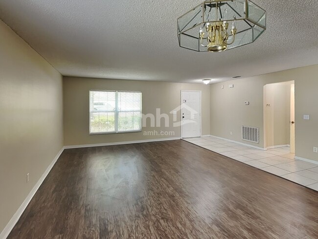 Photo - 850 Woodvale St