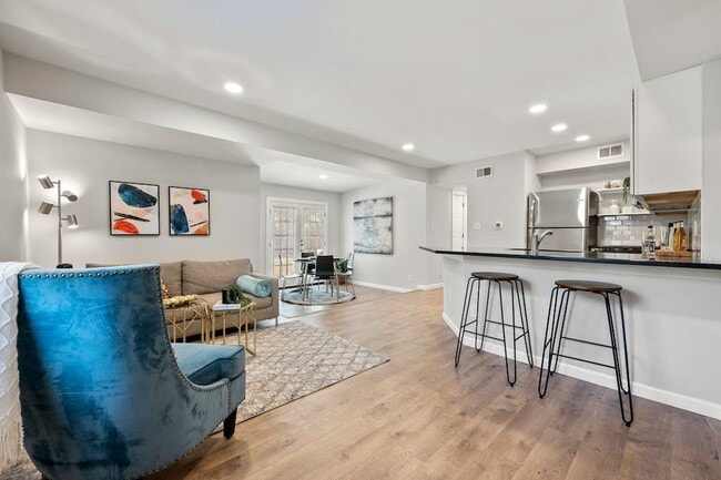 Photo - 1312 E 52nd St Unit #B