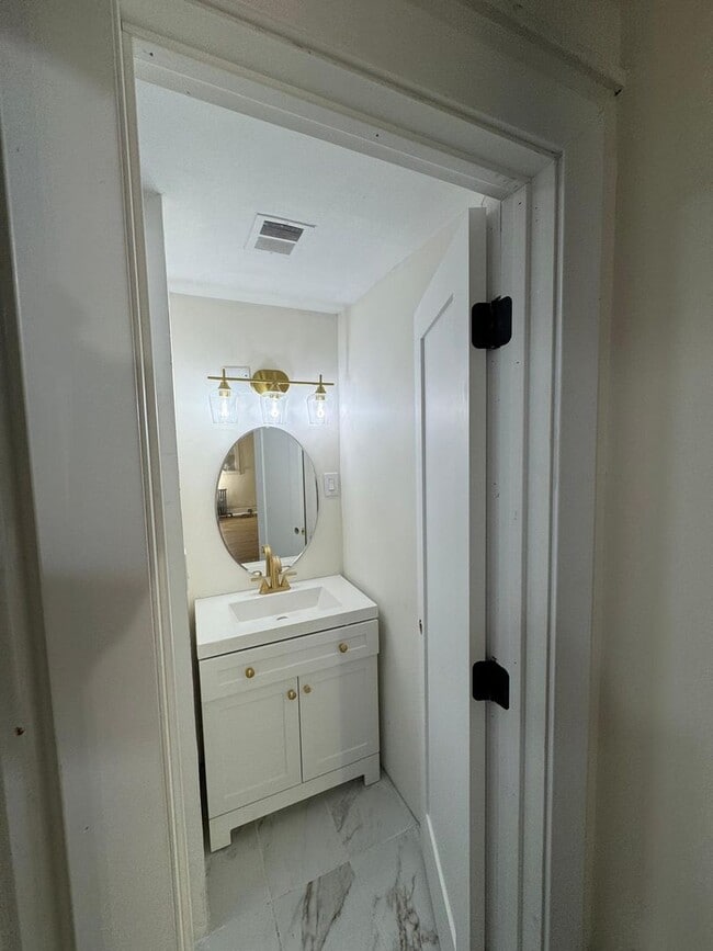 Building Photo - Michael Neuner LLC Unit 5 Rental