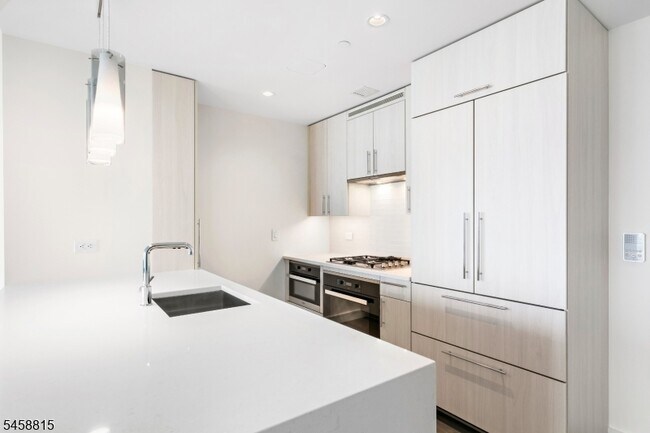 15 Morris Ave