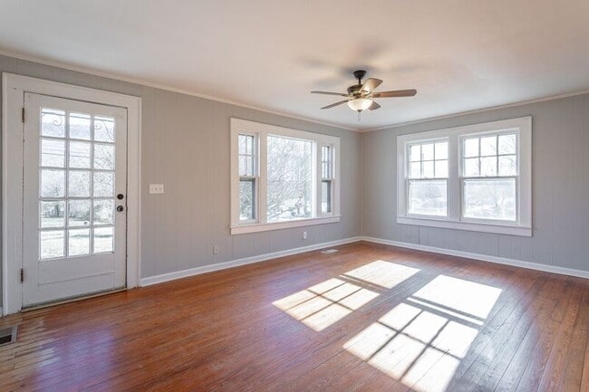 Photo - 209 S Moss Ave