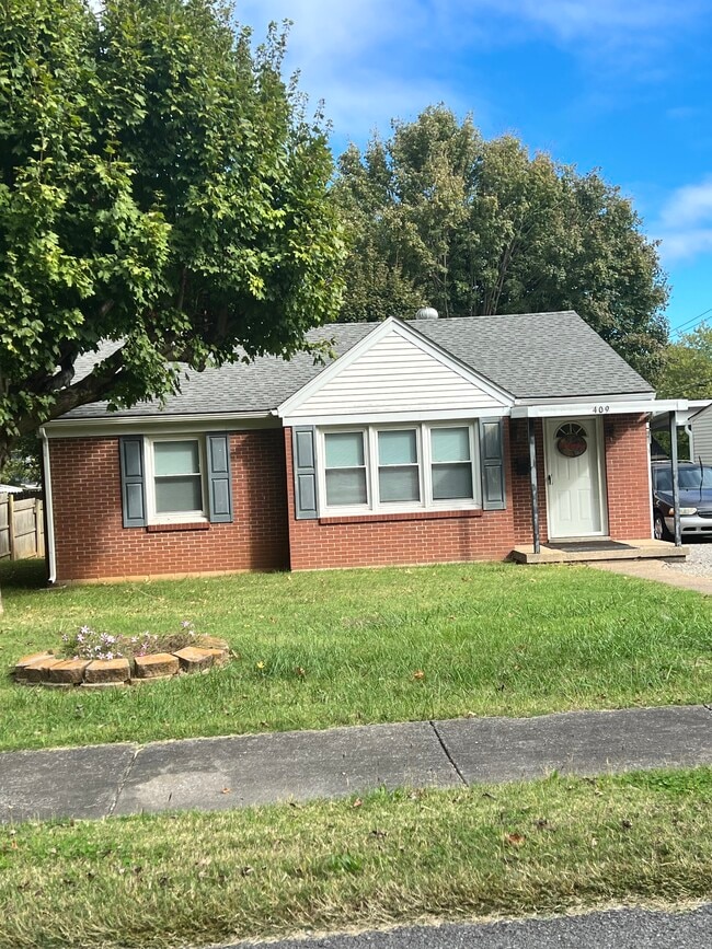 Photo - 409 Cemetery St