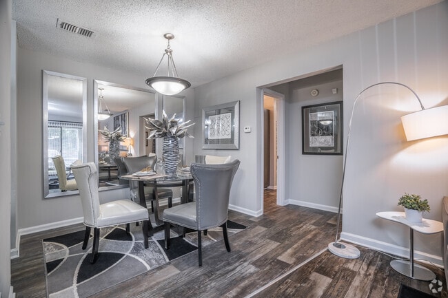 2BR, 2BA - 1,050SF - Dining Room