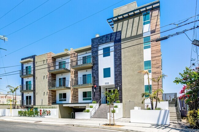 MODERNO Luxury Living East