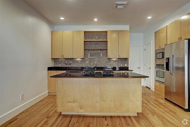 Building Photo - 2332 Jackson St Rental