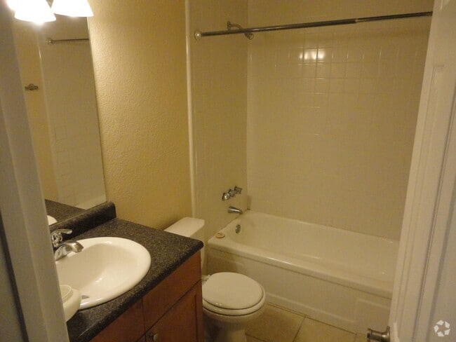 Building Photo - 1810 NW 23rd Blvd Rental