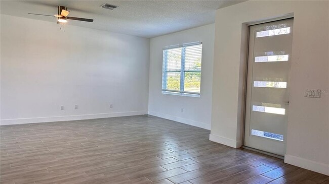 Photo - 488 Sunset Rd N