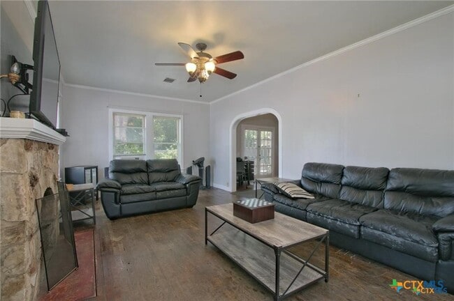 Photo - 320 E Faust St