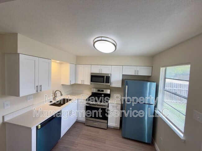 Photo - 1614 W Braker Ln Unit B