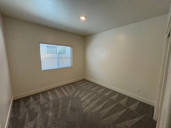 Photo - 113 E Tyler Ave