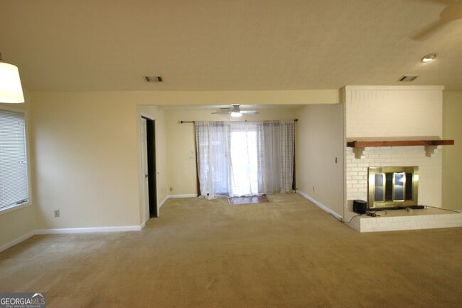 Photo - 1517 Stoneleigh Way